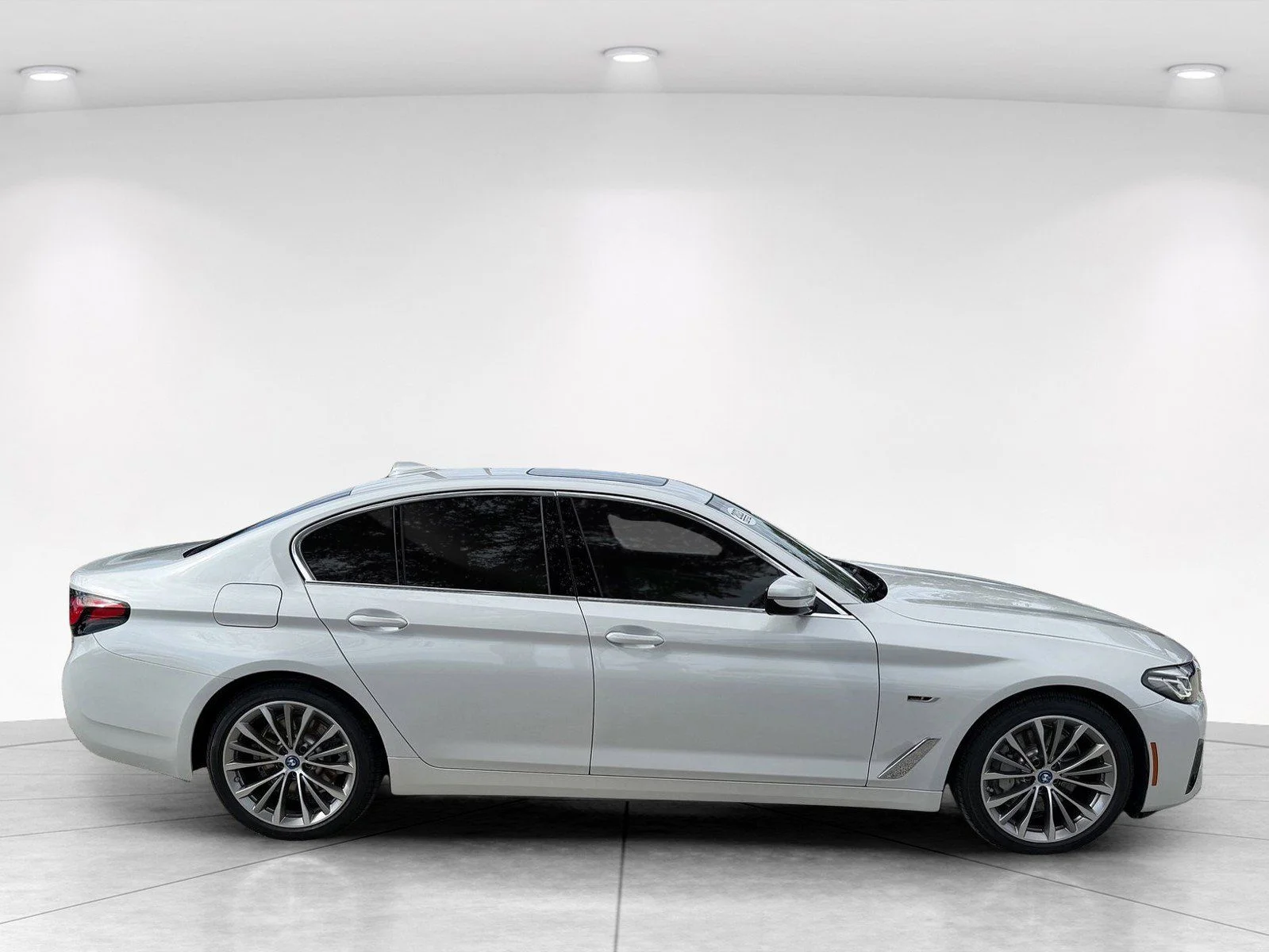 Certified Used 2023 Mineral White Metallic BMW 530e iPerformance image 3