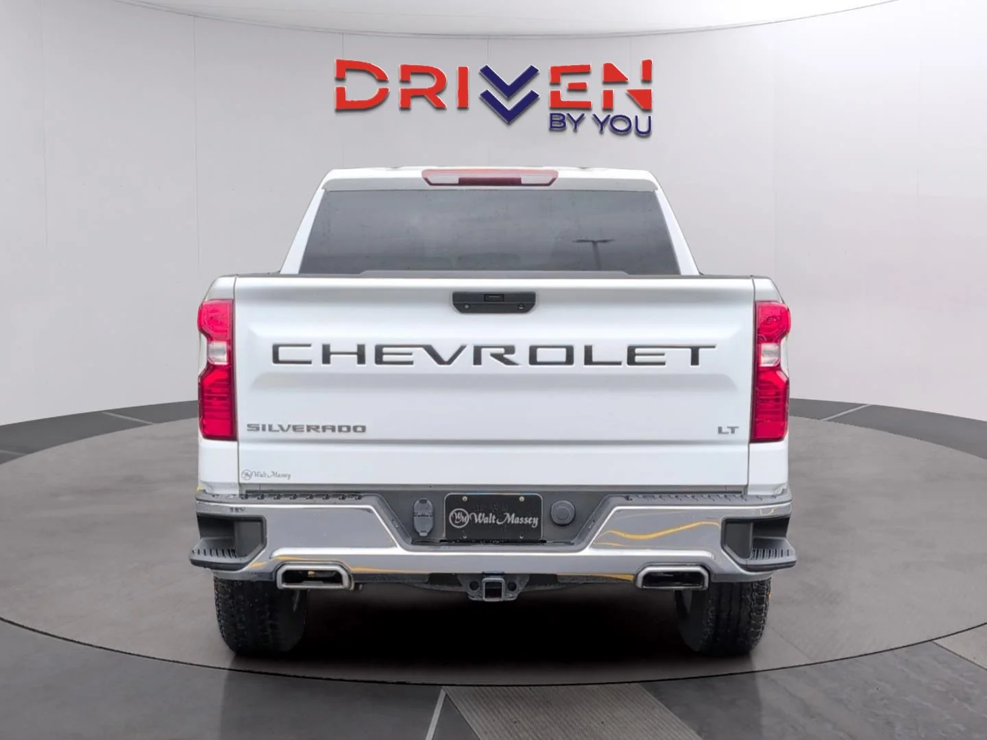 Used 2019 SUMMIT WHITE Chevrolet LT image 4