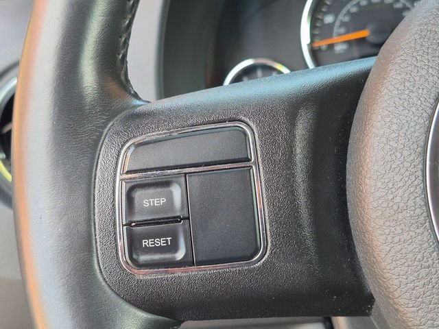 Used 2014 White Jeep Latitude image 14