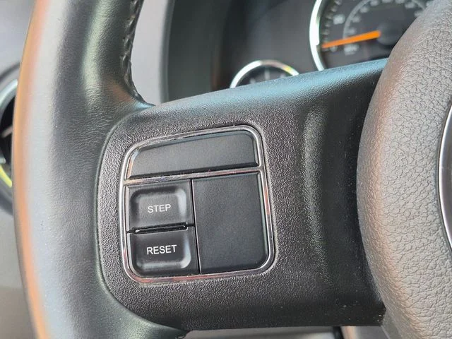 Used 2014 White Jeep Latitude image 14