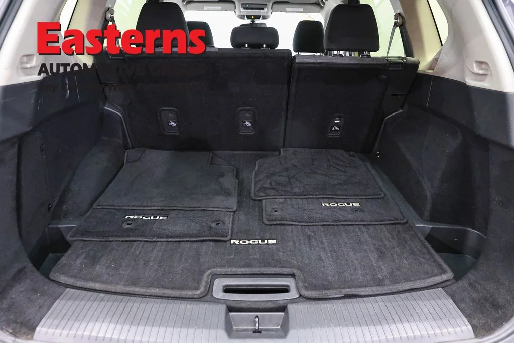Used 2023 Gray Nissan SV image 9