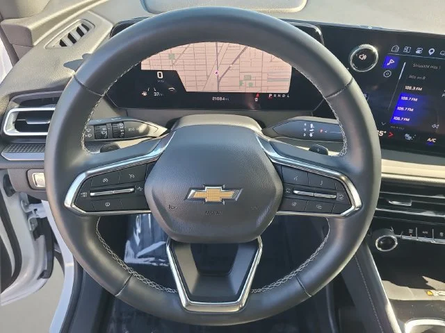 Used 2025 Summit White Chevrolet LT image 24