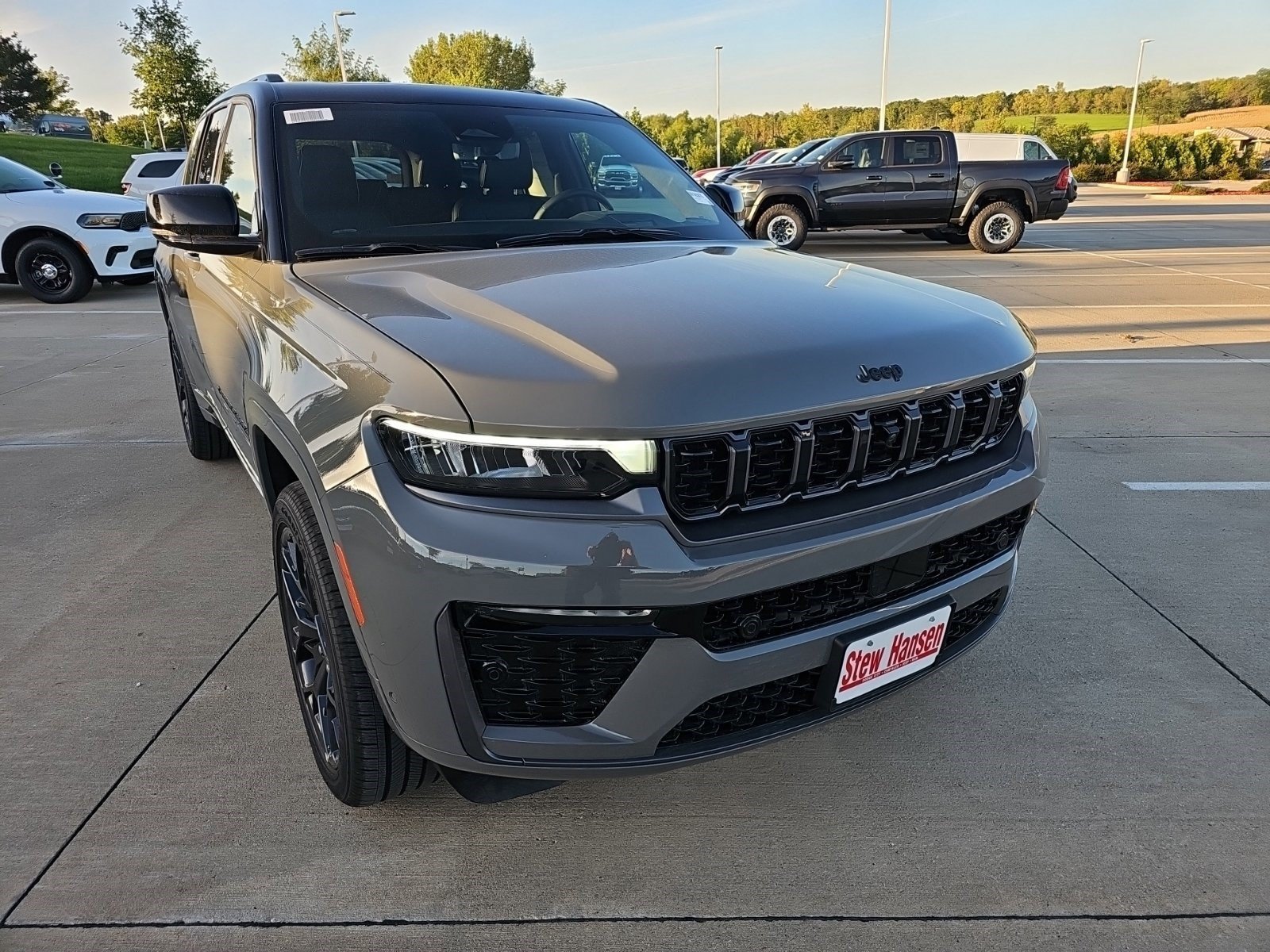 New 2027 Sting-Gray Clearcoat Jeep Summit image 7