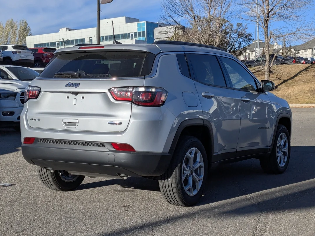 New 2026 Silver Jeep North - - 4x4 - Panoramic Sunroof - Alpine Audio - Adaptive Cruise - Power Liftgate & More! image 8