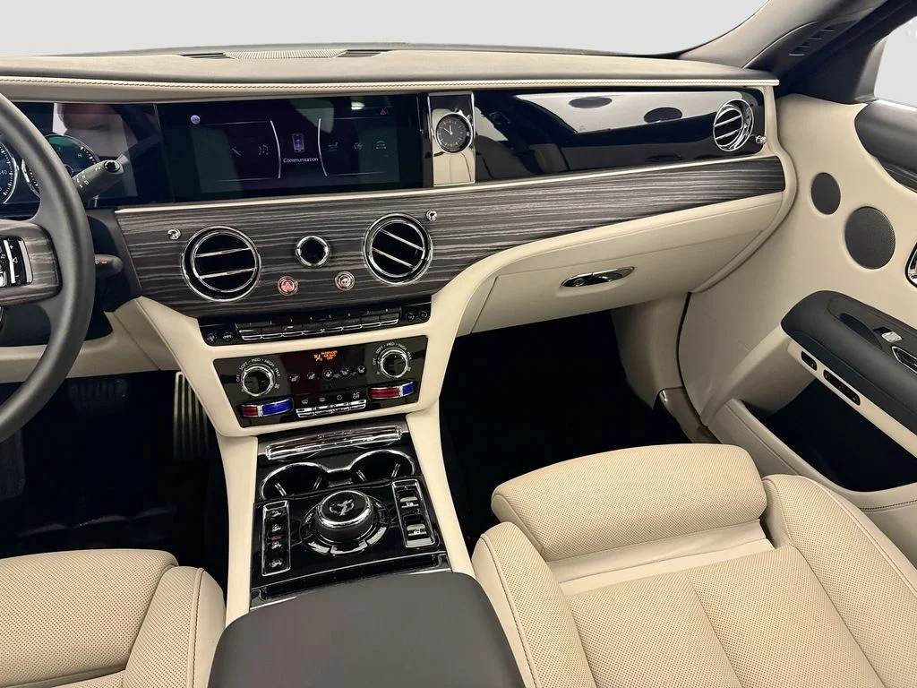 Used 2022 White Rolls-Royce  image 24