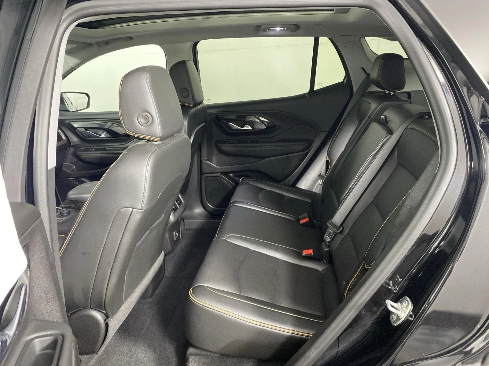 Used 2024 Ebony Twilight Metallic GMC AT4 image 11