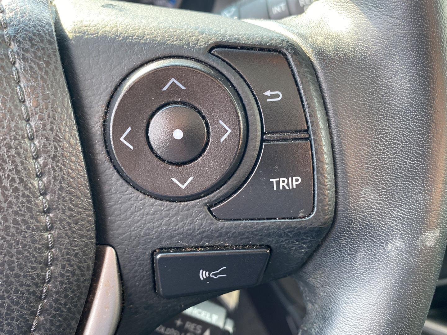 Used 2018 Silver Sky Metallic Toyota XLE image 16