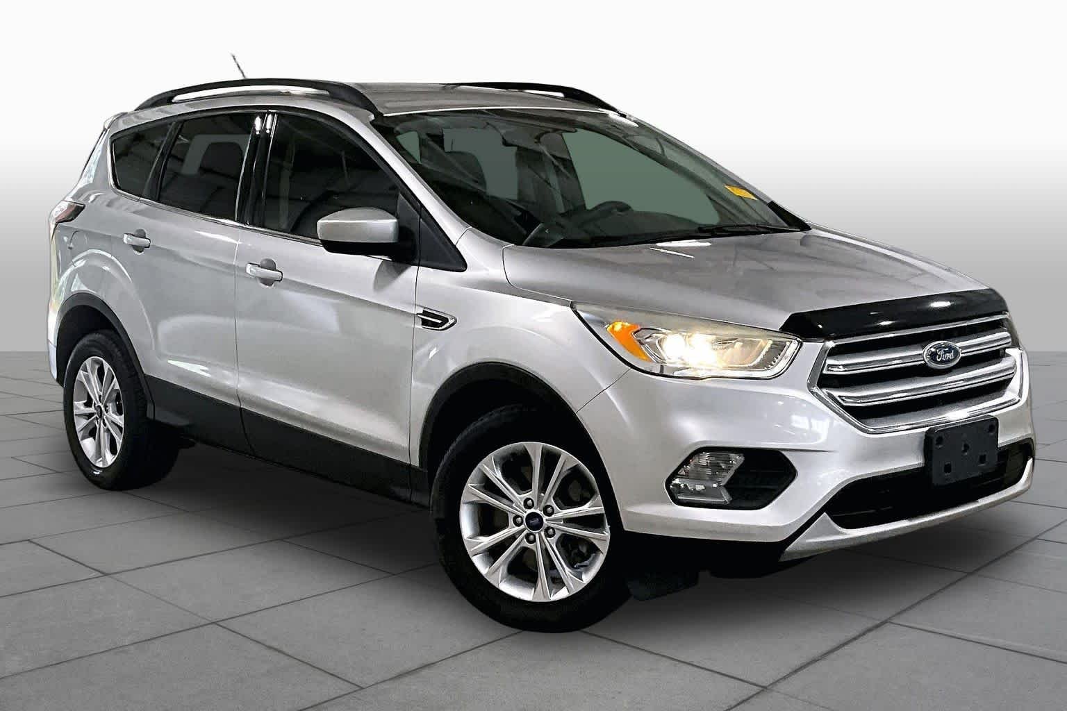 Used 2017 Ingot Silver Metallic Ford SE image 3