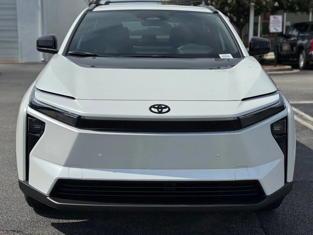 New 2026 Wind Chill Pearl Toyota XLE image 4