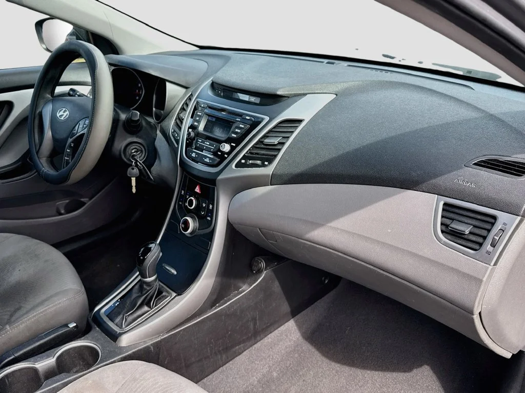 Used 2014 Harbor Gray Metallic Hyundai SE image 32