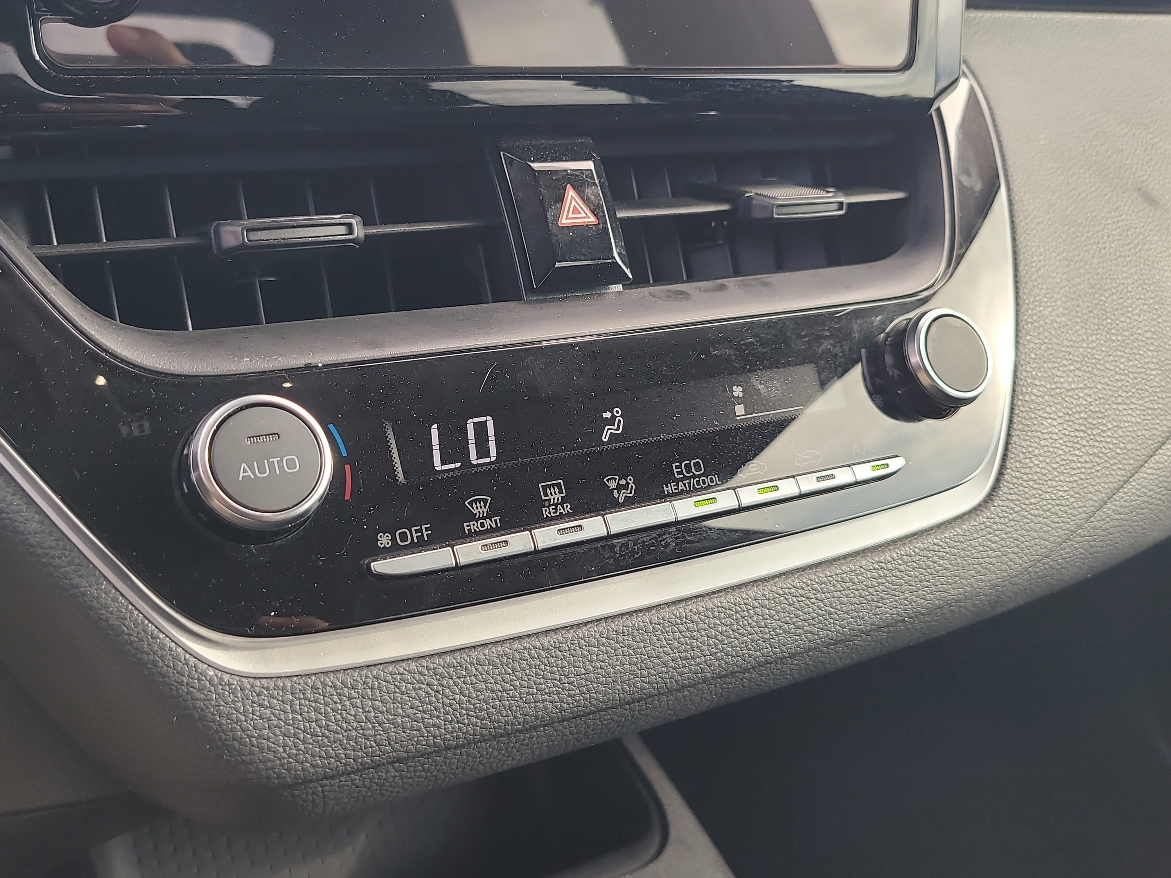 Used 2025 Ice Toyota LE image 22