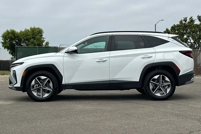Used 2025 White Pearl Hyundai SEL image 7