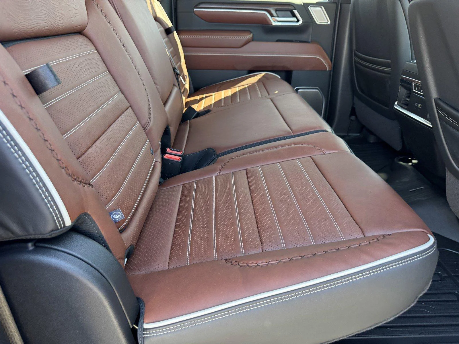 New 2026 Glacier White Tricoat GMC Denali Ultimate image 9
