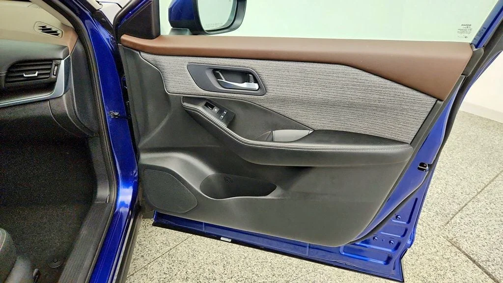 Used 2023 Caspian Blue Metallic Nissan AWD SV image 25
