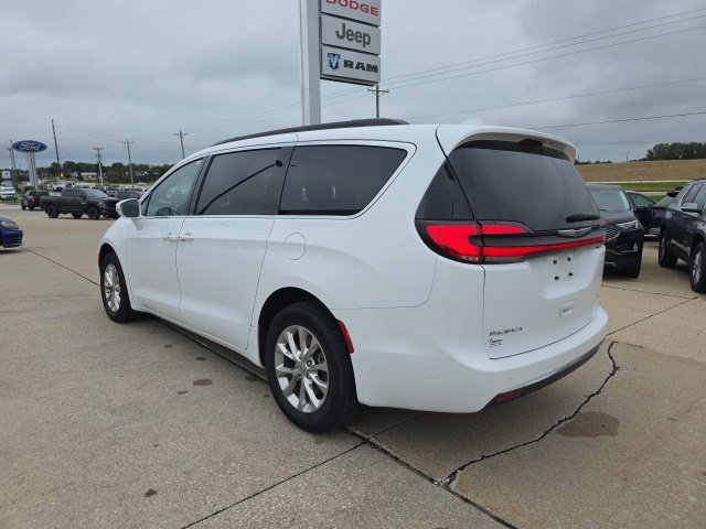 Certified Used 2022 Bright White Clearcoat Chrysler Touring L image 5