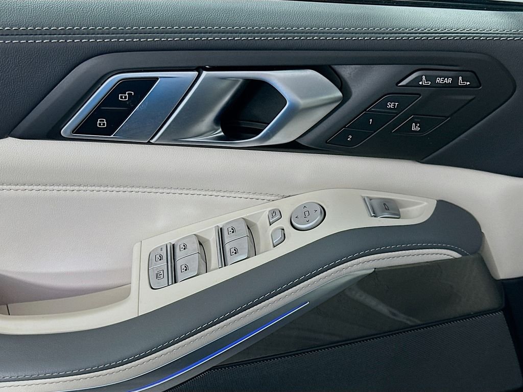 2025 BMW X7 M60i - Photo 18