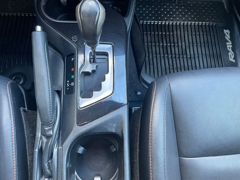 Used 2018 Magnetic Gray Metallic Toyota SE image 19