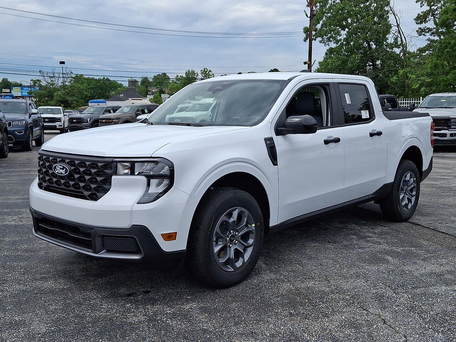 New 2026 Oxford White Ford XLT image 2