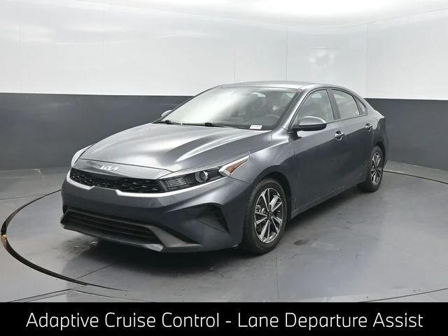 2024 Kia Forte LXS AT's photo