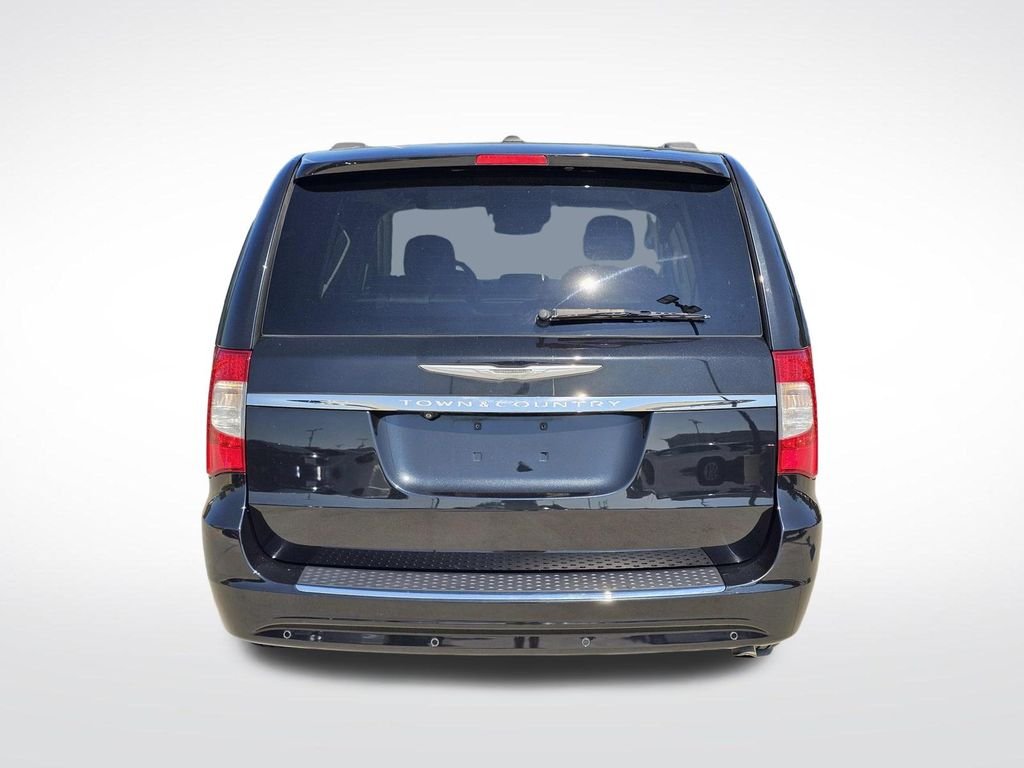 Used 2015 Black Chrysler Touring-L image 13