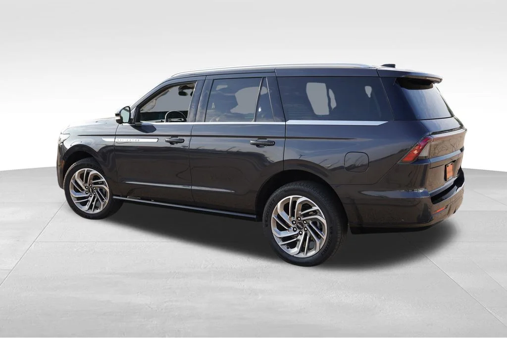 Used 2025 Starlight Gray Premium Colorant Lincoln Reserve image 8