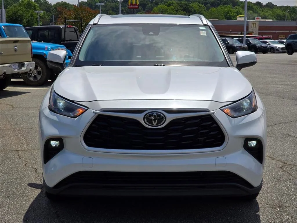 Used 2024 Beige Toyota XLE image 22