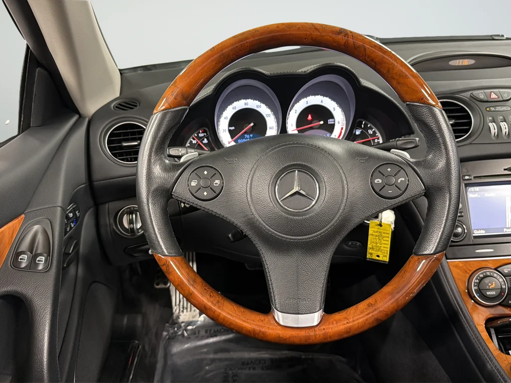 Used 2009 Silver Mercedes-Benz SL 550 image 40