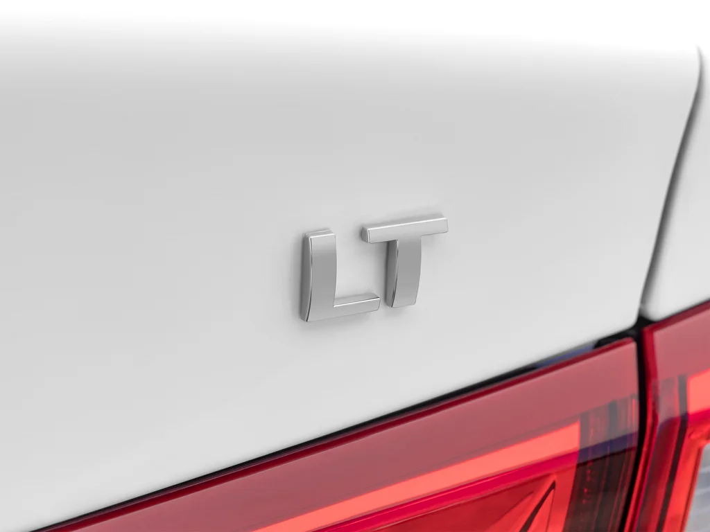 Used 2023 White Chevrolet LT image 33