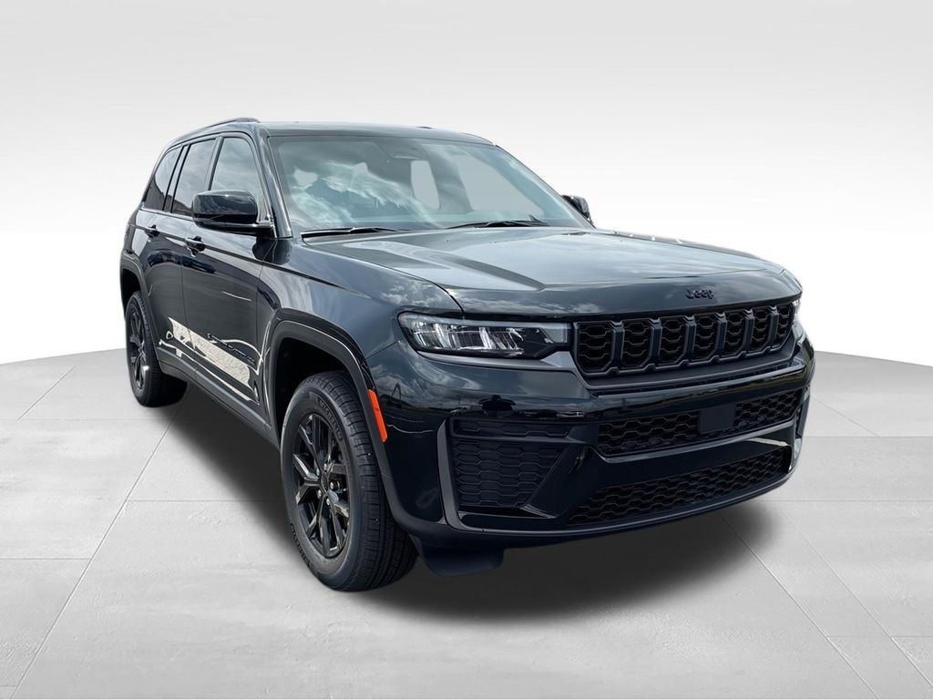 New 2026 Diamond Black Crystal Pearlcoat Jeep Altitude image 2