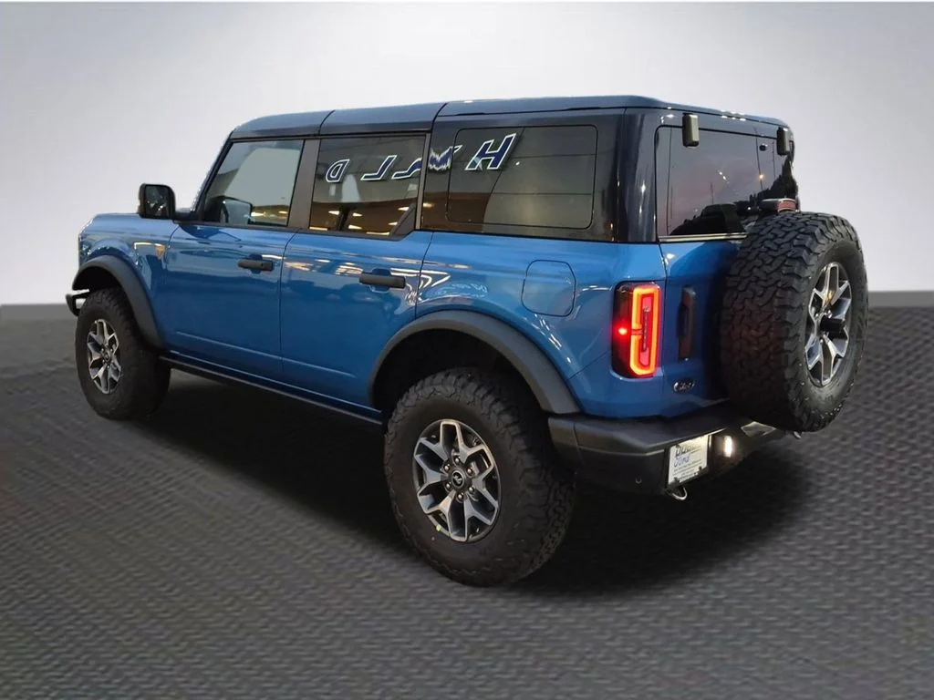 New 2025 Velocity Blue Metallic Ford Badlands® image 5