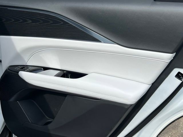 2025 Cadillac LYRIQ Luxury 1 - Photo 17