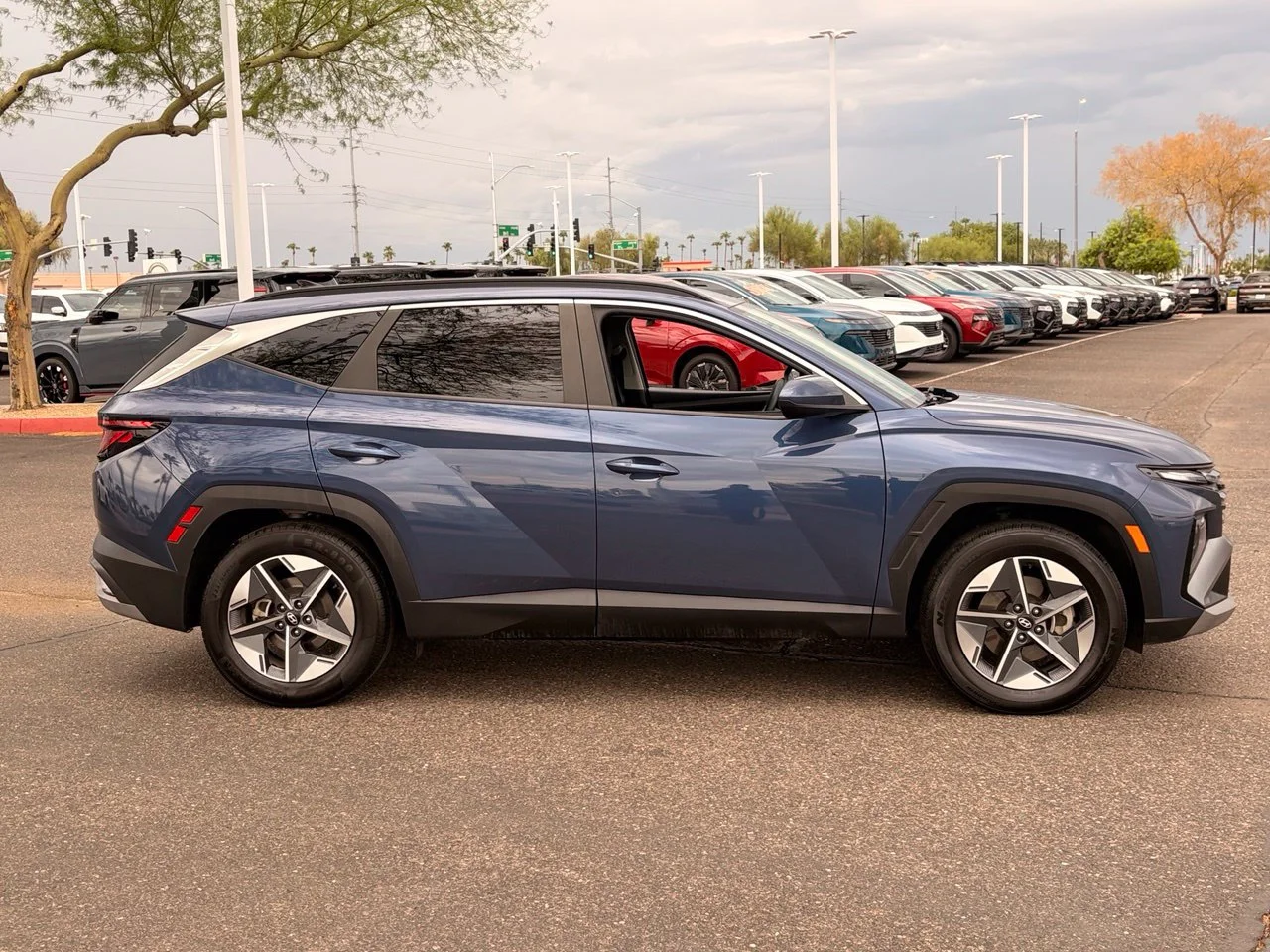 Used 2025 Atlantis Blue Hyundai SEL image 6