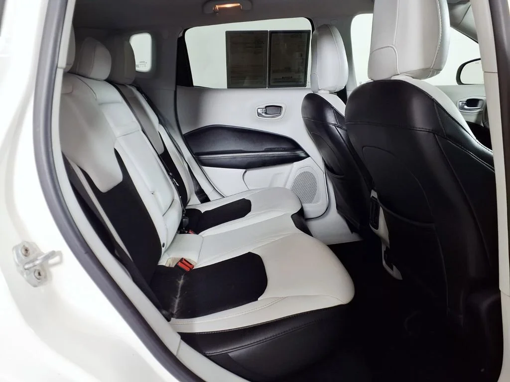 Used 2018 White Clearcoat Jeep Latitude image 12
