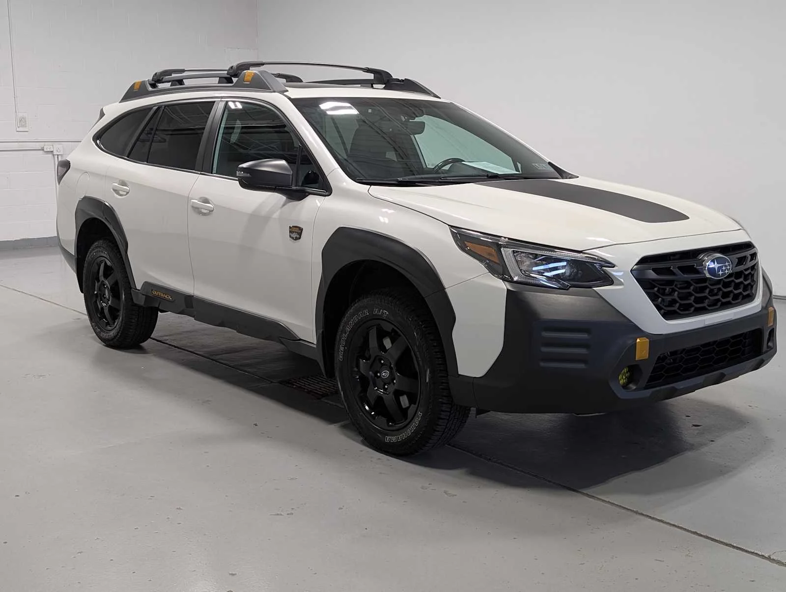 Used 2022 Crystal White Pearl Subaru Wilderness image 6