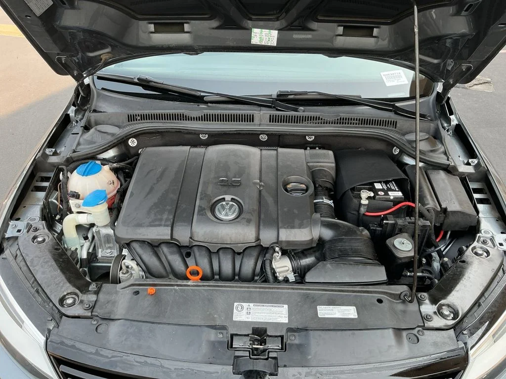Used 2012 Gray Volkswagen 2.5L SE image 23