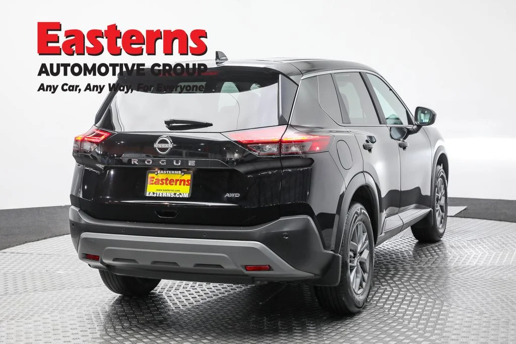 Used 2023 Black Nissan S image 5