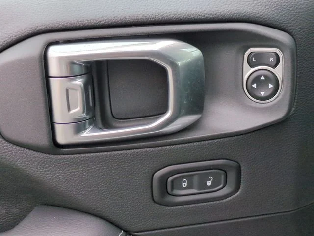 Used 2023 White Jeep Overland image 13