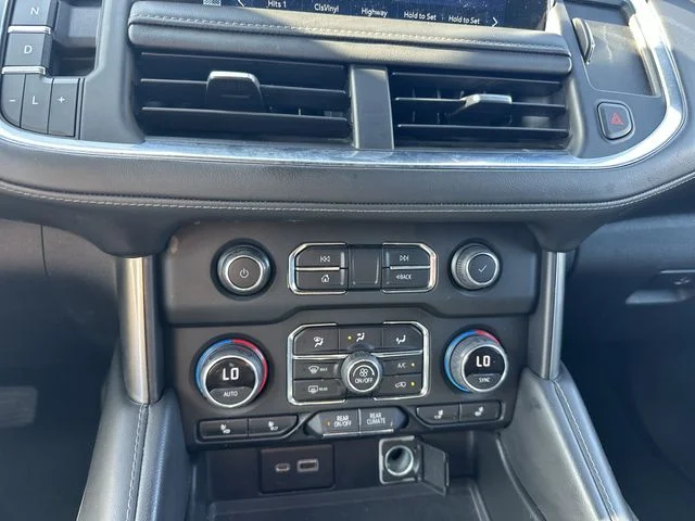 Used 2022 White Chevrolet Z71 image 20