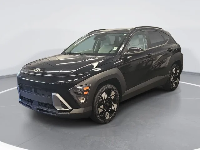 Used 2025 Black Hyundai SEL image 7