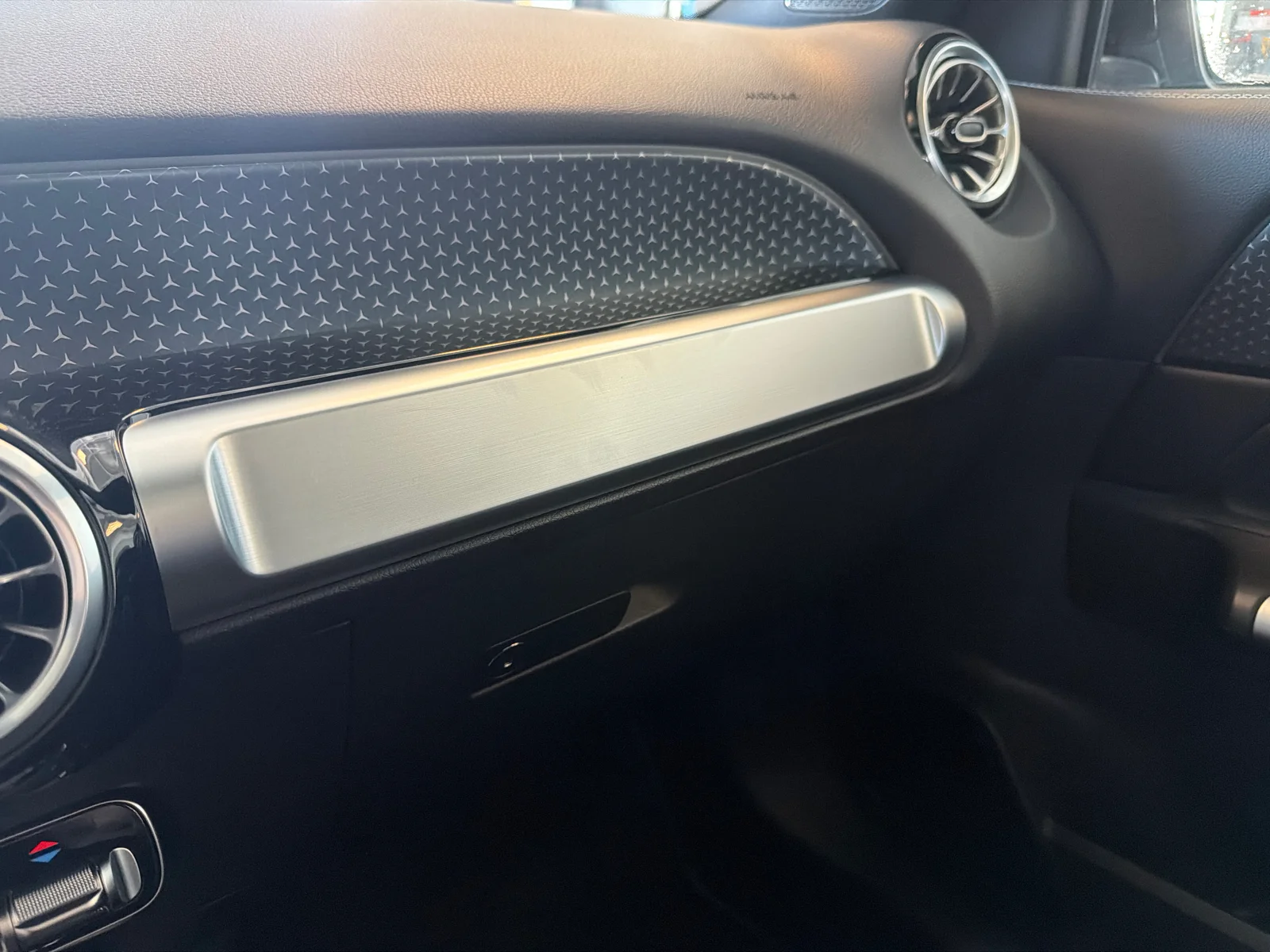 Certified Used 2025 Black Mercedes-Benz Glb 250 image 13