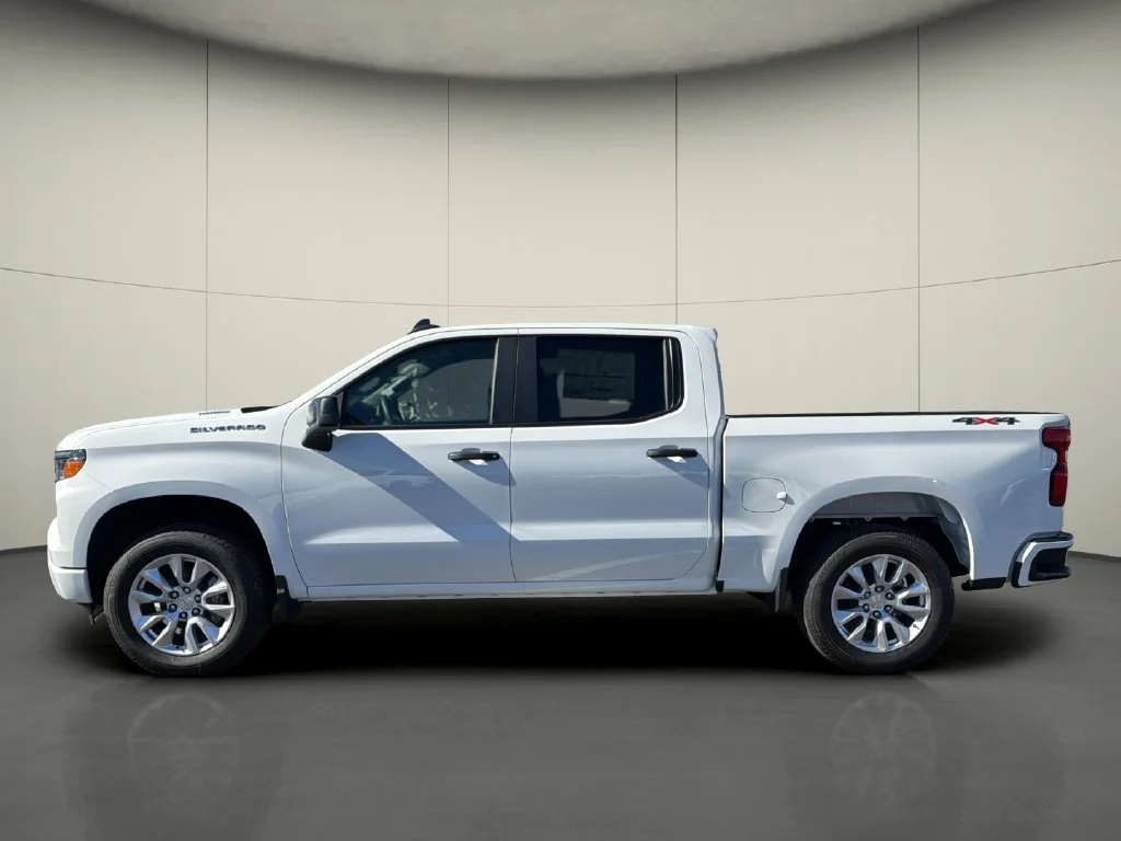 New 2026 Summit White Chevrolet Custom image 4