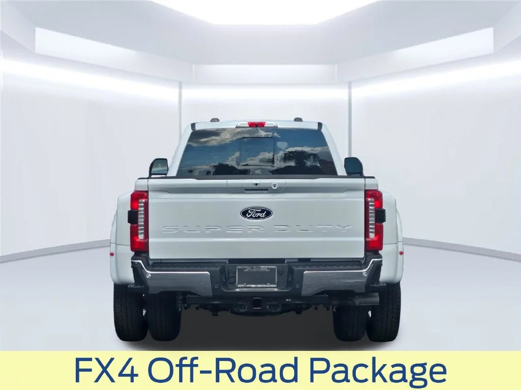 New 2027 Oxford White Ford F-350® XLT image 20