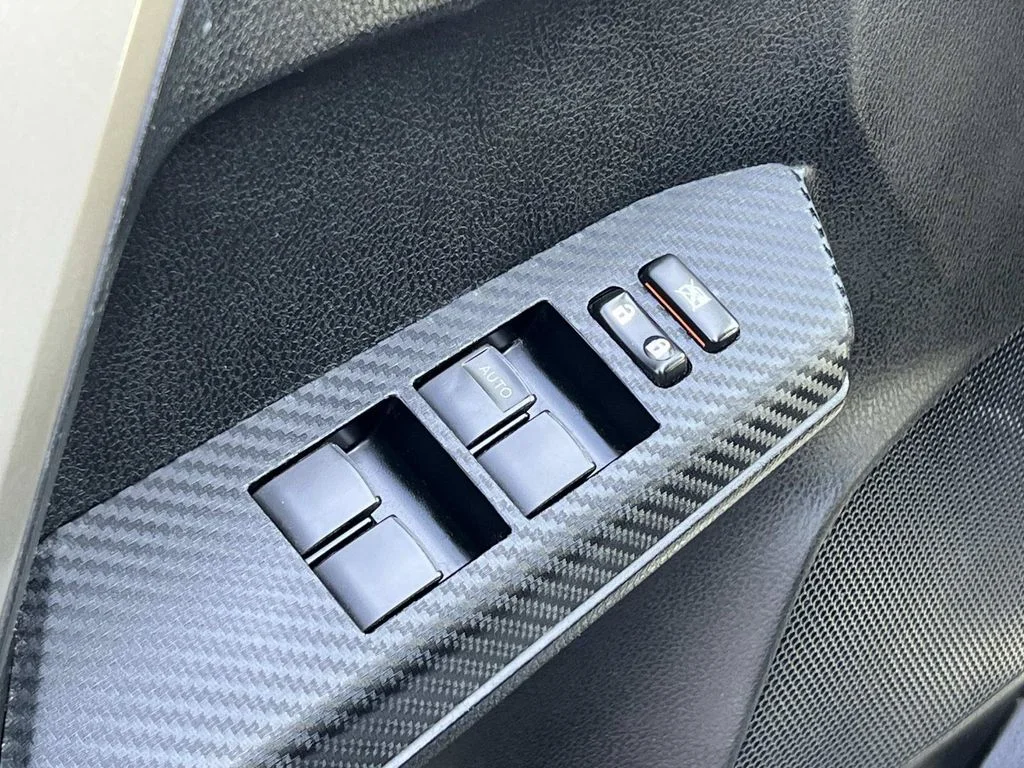 Used 2015 White Toyota LE image 17