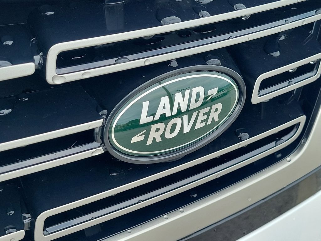 New 2026 Ostuni Pearl White Land Rover SE image 10
