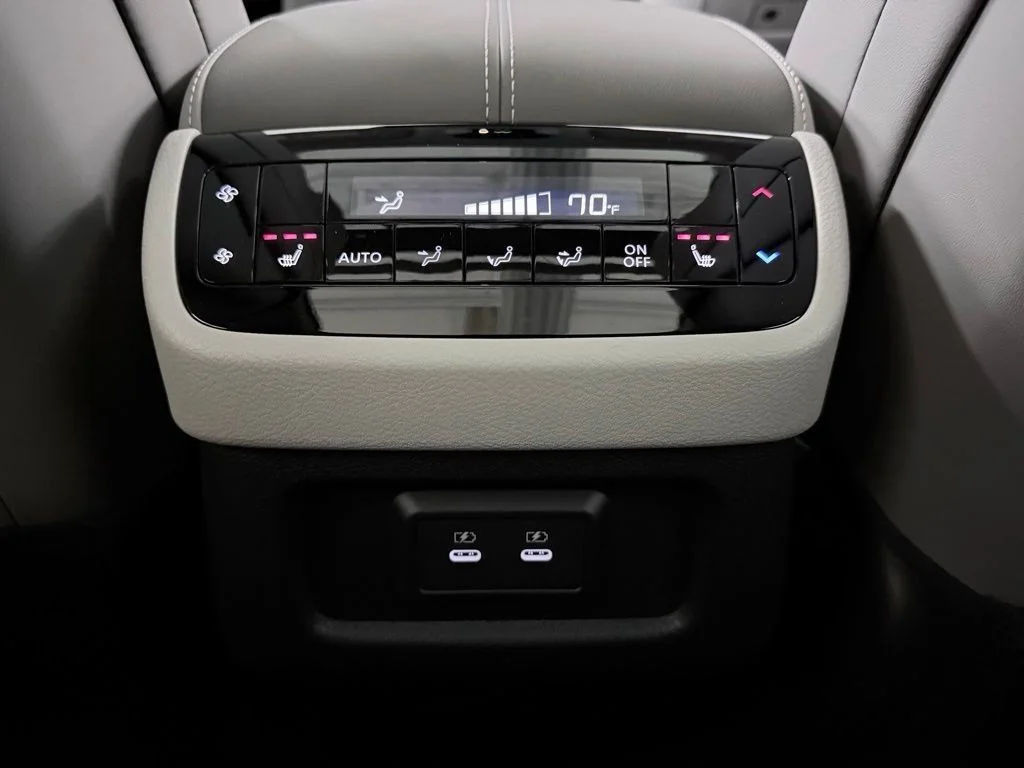 New 2027 RADIANT WHITE INFINITI Luxe FWD image 33
