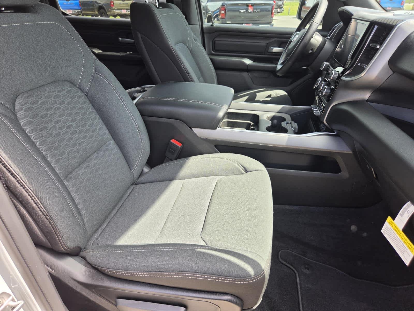 2026 RAM 1500 Express - Photo 10