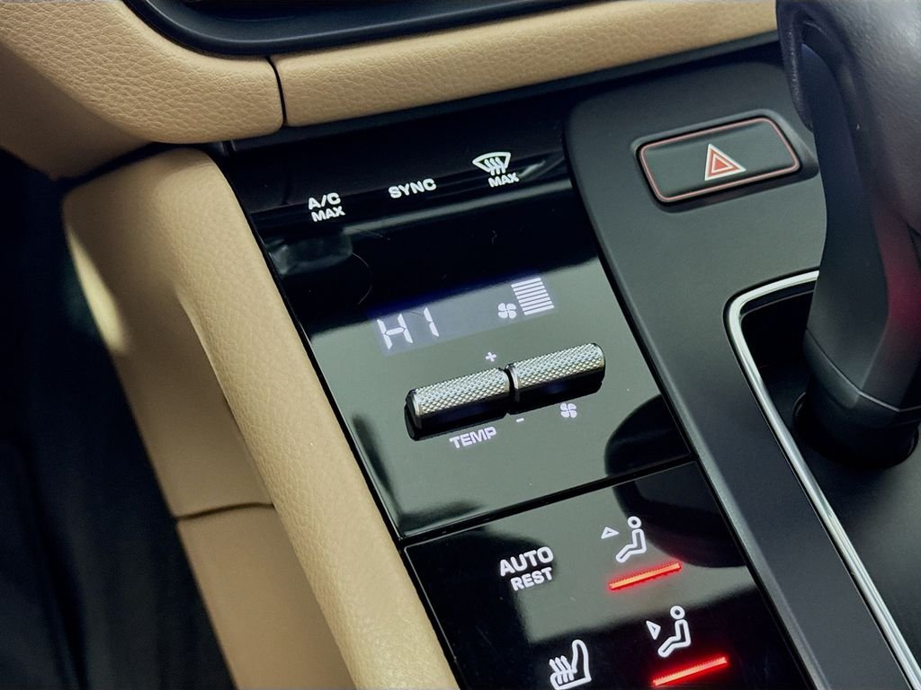 Used 2023 White Porsche  image 17