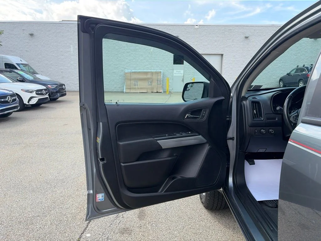 Used 2021 Gray Chevrolet LT image 10