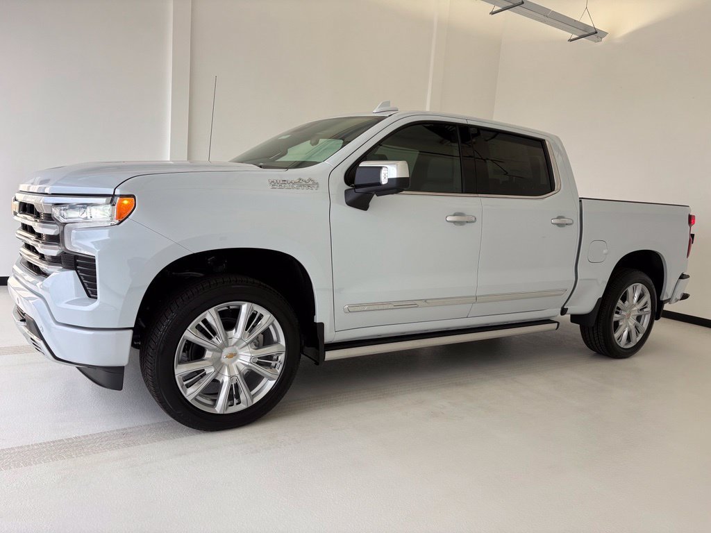 New 2026 Polar White Tricoat Chevrolet High Country image 18