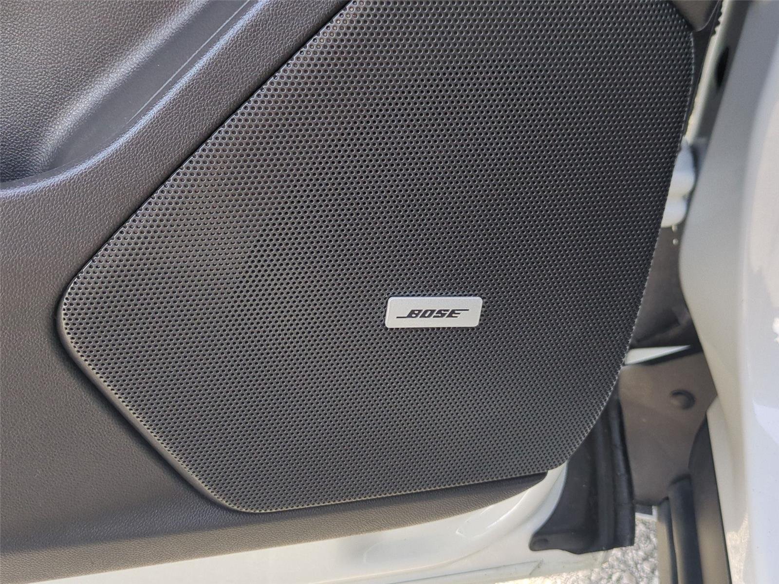 Used 2022 Crystal White Tricoat Cadillac Sport image 17